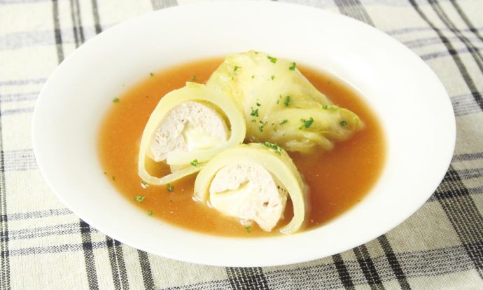 鶏ムネ肉とチーズのロールキャベツ